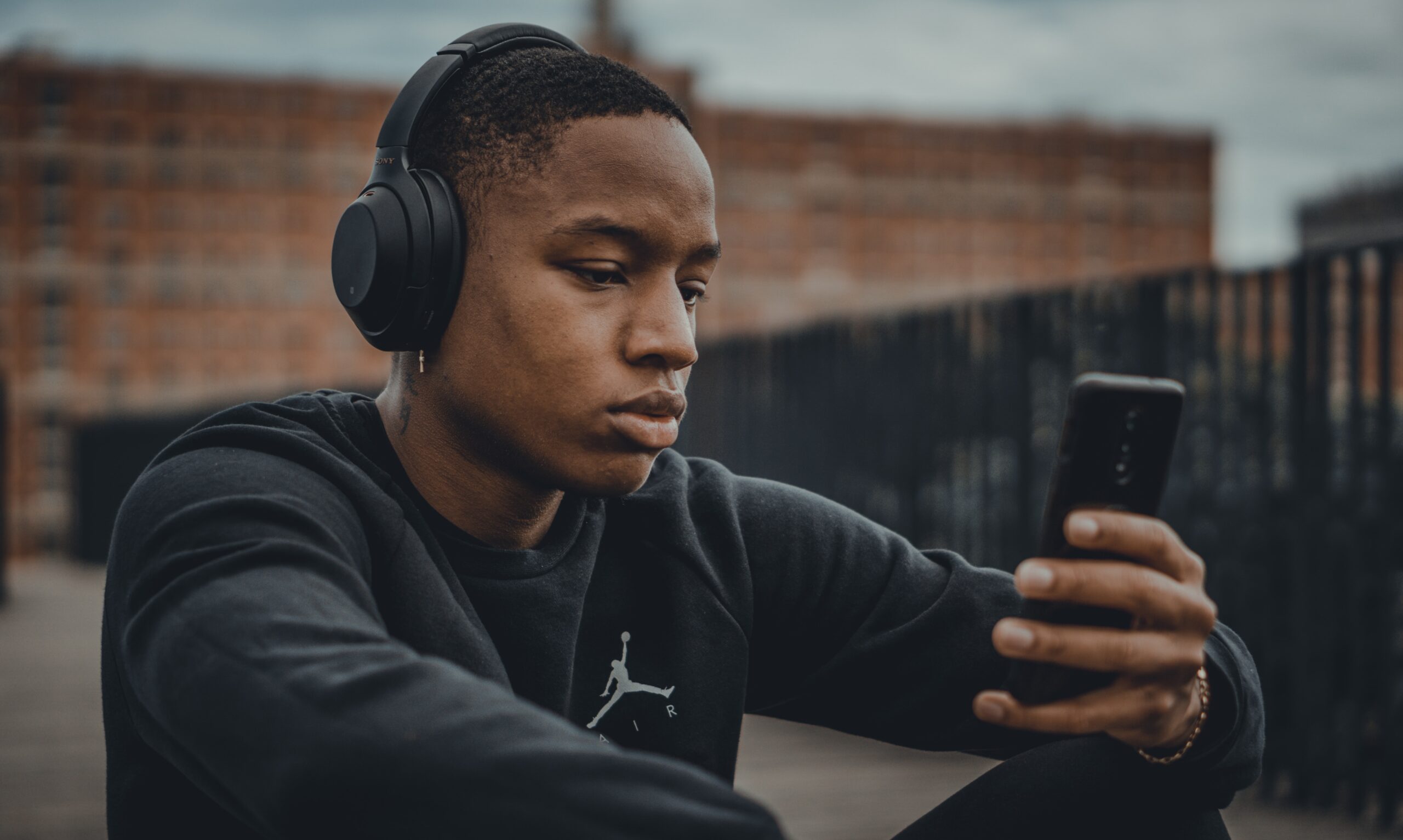 5 podcasts famosos que você precisa conhecer